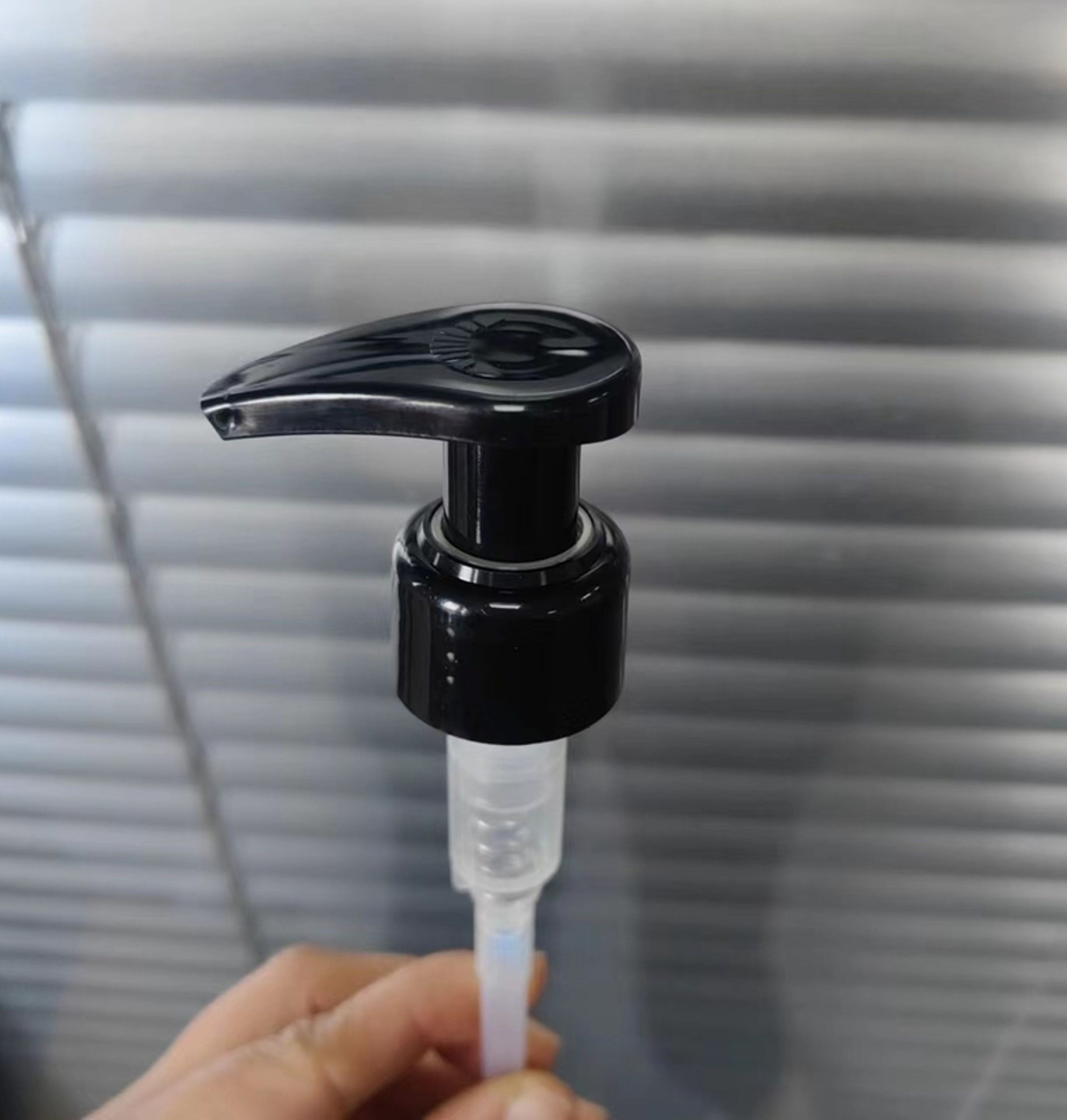 Lotion Pump K202-9 Output 1.20 - 1.50ml/T Black Lotion Dispenser Pump for Body Lotion Shampoo - Image 2