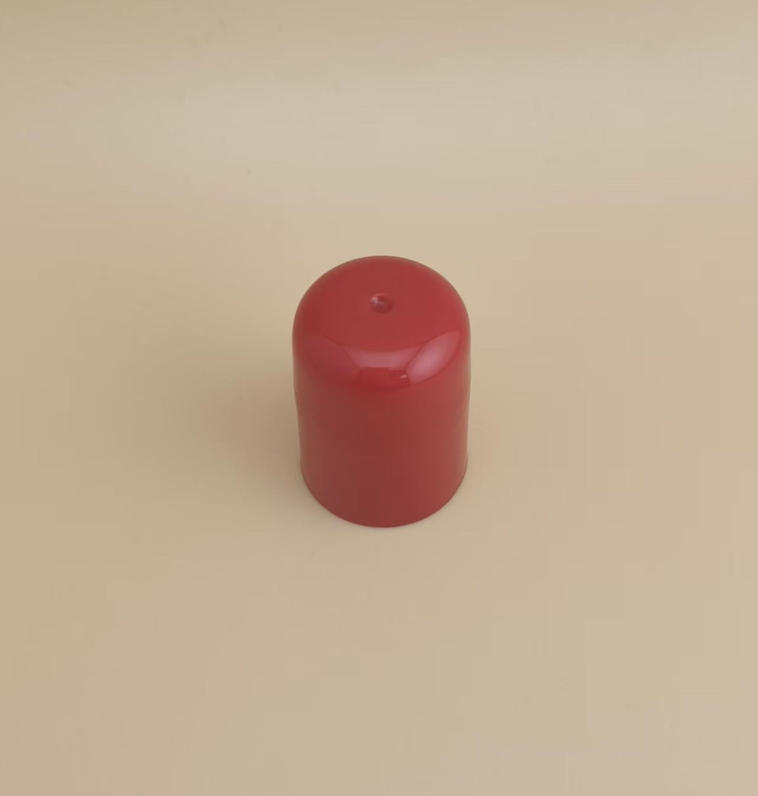 Nice Design Red Plastic Cap for Skincare Bottles - Image 3