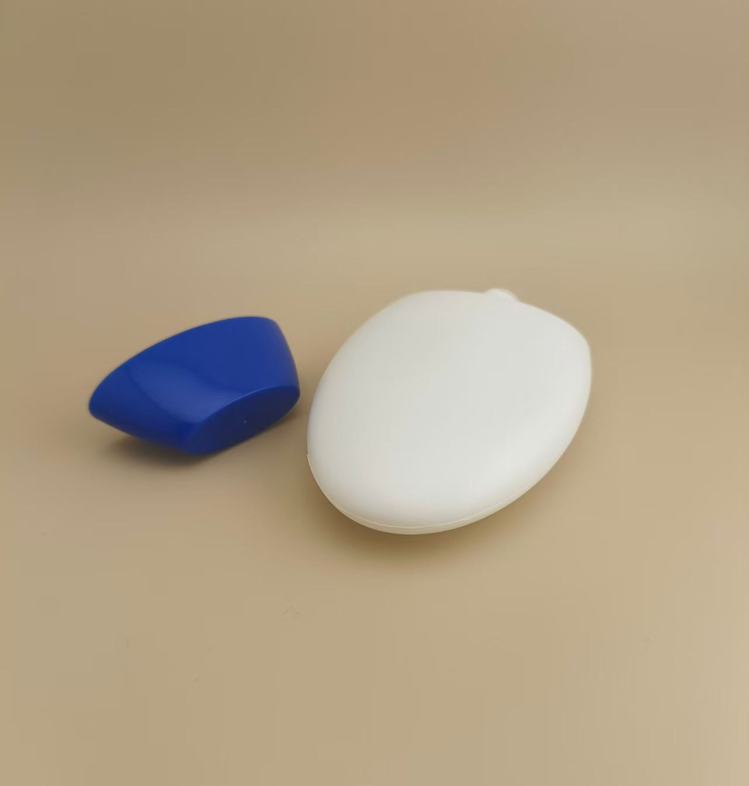 White Smooth Plastic Bottle with Blue Lid for Shampoo - Image 3