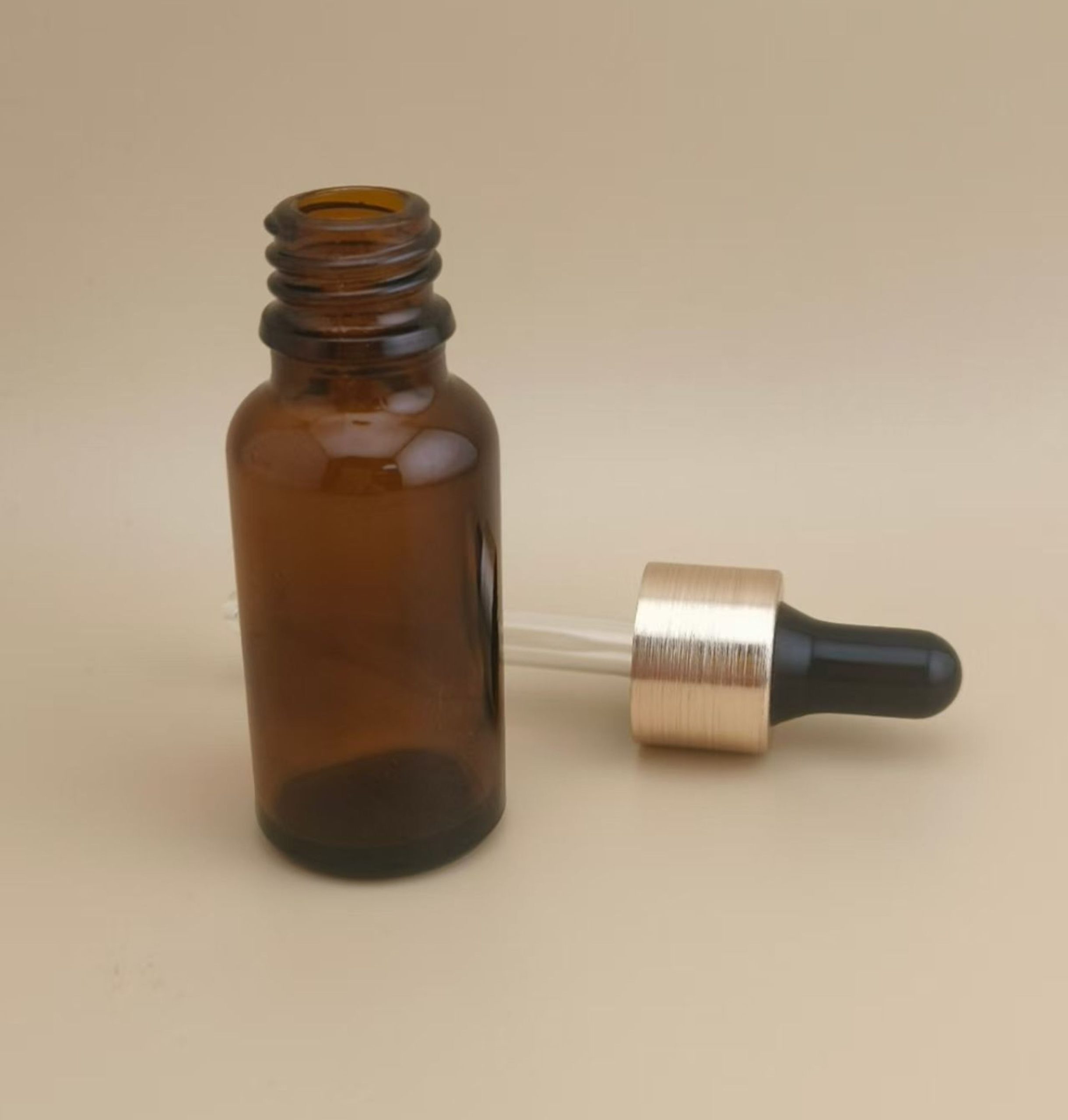 Delicate Design Small Clear Brown Smooth Round Dropper Bottle for Skincare - Image 2