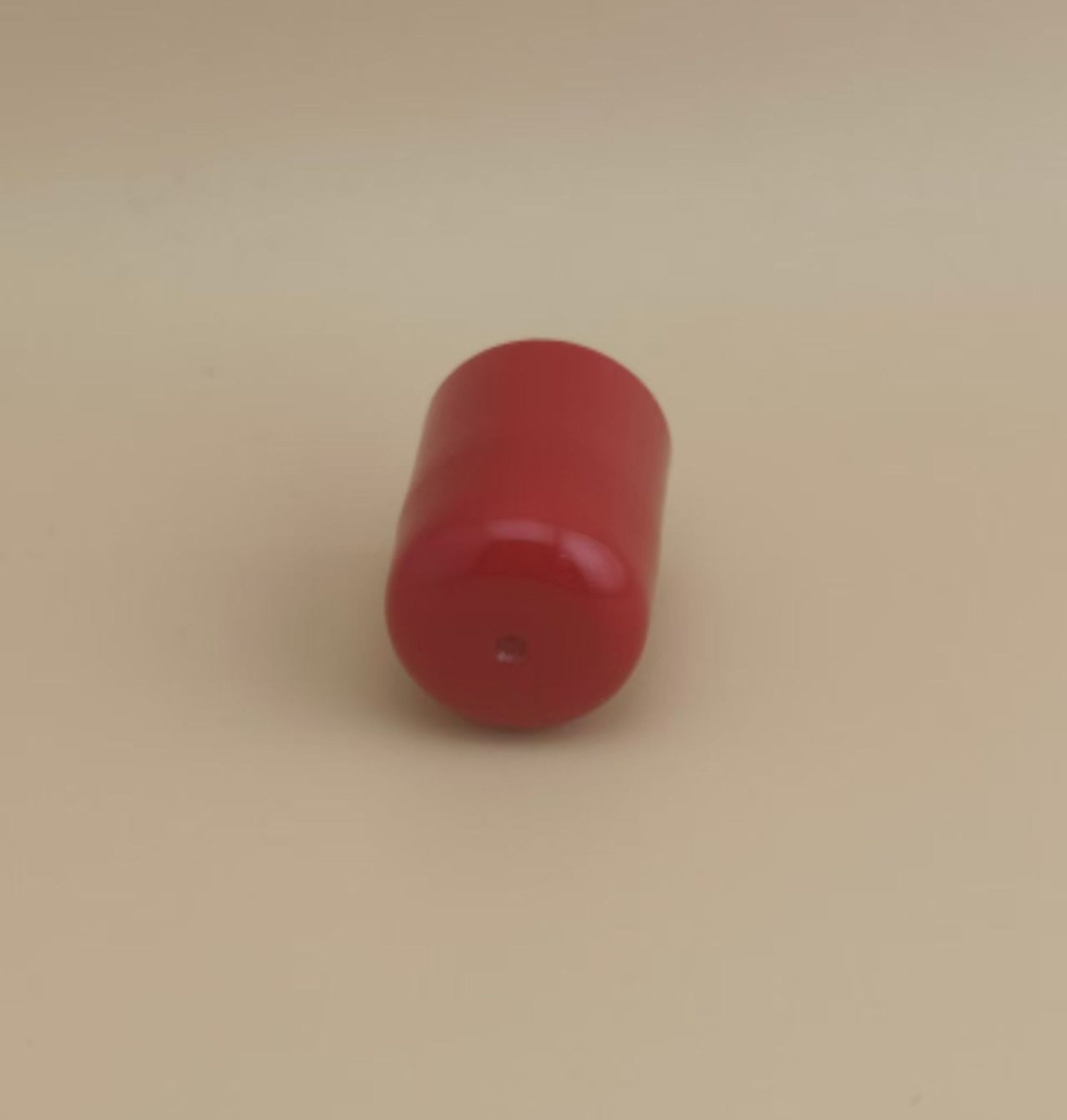 Nice Design Red Plastic Cap for Skincare Bottles - Image 2