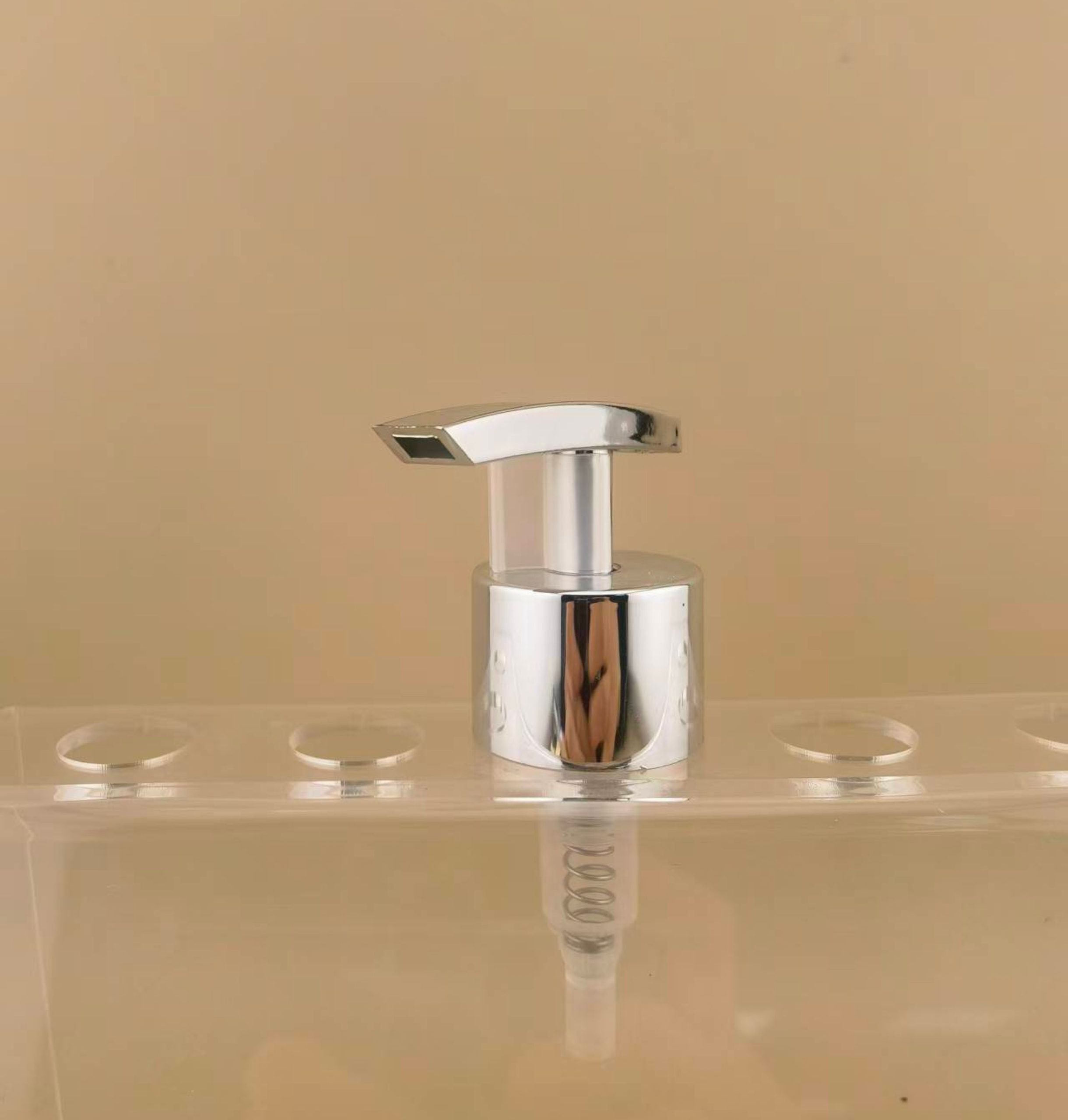 Lotion Pump Plastic Golden Dispenser Pump K1104 for Bottles - Image 3
